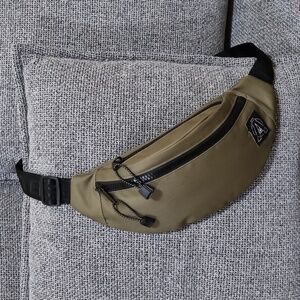 AMERICAN EAGLE Fanny Pack Green